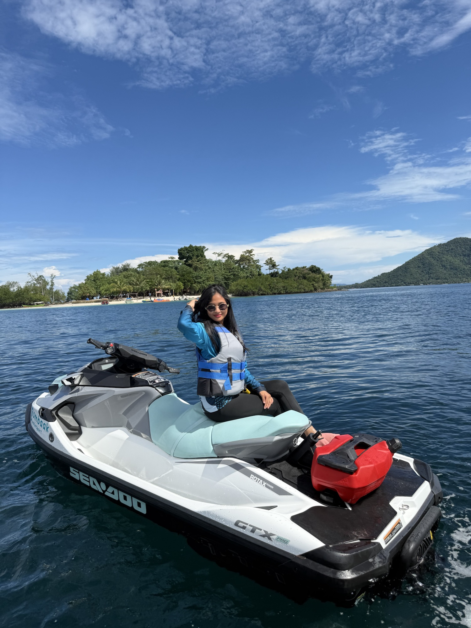 Pengalaman menikmati jetski Ombaak di perairan Lampung